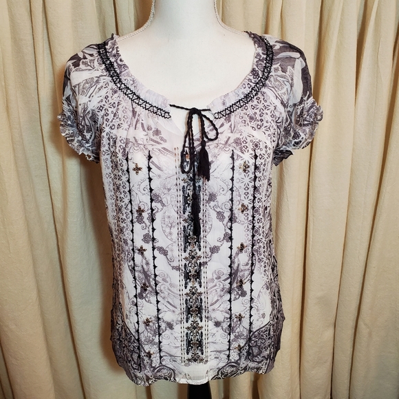 Live and Let Live top. Sz. Small